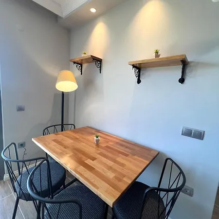 Elegant 2-br Upper Floor Near Sarimsakli Beach-5 شقة