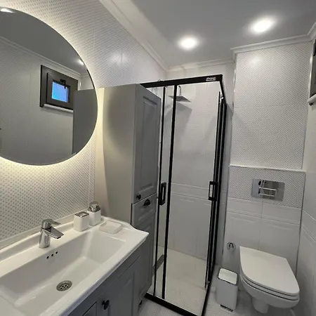 Elegant 2-br Upper Floor Near Sarimsakli Beach-5 شقة Ayvalı